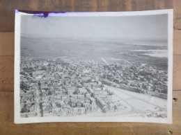 Delcampe - 62 BERCK - DEVANT LA PLAGE VU DU CIEL 1950 -  PHOTOGRAPHIE AERIENNE - Berck