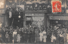 Delcampe - CPA 60 BEAUVAIS / CARTE PHOTO / MAGASIN / AU PHENIX / ARTICLES POUR FUMEURS TABAC BUVETTE - Beauvais