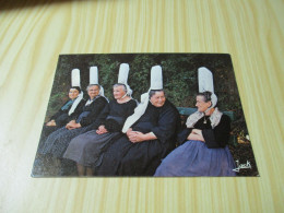 Delcampe - L'Heure De La Causette Au Pays Bigouden (29) - Carte Animée. - Quimperlé