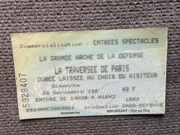 Delcampe - TICKET D’ENTRÉE LA GRANDE ARCHE DE LA DÉFENSE La Traversée De Paris SPECTACLE - Tickets D'entrée