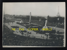 Delcampe - GUERRE 14/18 - PARIS - FETE DE LA VICTOIRE - PLACE DE LA CONCORDE ME MAL JOFFRE ET FOCH LE 14 JUILLET 1919 - War, Military