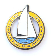 Delcampe - Pin's CACOLAC D'AQUITAINE Prend La Mer - 21 Mai 1992 - Voilier - Q261 - Barche