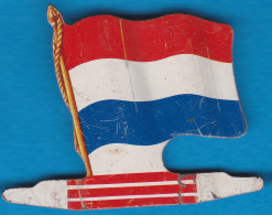 Delcampe - Plaque Métallique 40 X 50 Mm  Biscuits L'alsacienne  Drapeaurama  Luxembourg     Port Gratuit - Plaques En Tôle (après 1960)