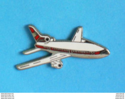 Delcampe - 1 PIN'S //  ** AVION DE LIGNE TRIRÉACTEUR / LOCKHEED L-1011 TRISTAR ** - Airplanes