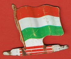 Delcampe - Figurine Publicitaire Biscuits L'Alsacienne - Drapeau - Hongrie - Années 60/70 - Tôle - Autres & Non Classés