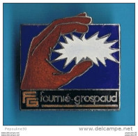 Delcampe - PIN'S //   ** FOURNIE GROSPAUD / ENERGIE ** . (Agnès Moulin) - EDF GDF