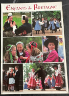 Delcampe - BRETAGNE – Enfants En Costumes Bretons – Coiffes & Danses Folkloriques – Voyagée 2002 - Trachten