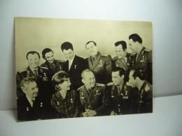 Delcampe - UNE FAMILLE DE YOURI GAGARINE A TRANSMIS LE SAVOIR ET L'EXPERIENCE DU PREMIER COSMONAUTE RUSSIA RUSSIE MOKBA 1960 CPSM - Russia