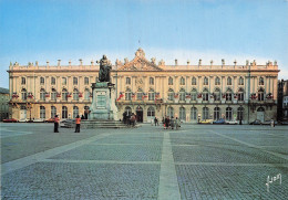 Delcampe - 54 NANCY LA STATUE DU ROI STANISLAS ET L HOTEL DE VILLE - Nancy