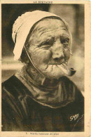 Delcampe - Carte Postale Ancienne - France - Bretagne - Vieille Fumeuse De Pipe - Animée - Folklore Scènes Et Types - CPA - Etat Pl - Bretagne