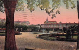 Delcampe - 81 CASTRES LA MAIRIE ET LE JARDIN DE L EVECHE - Castres