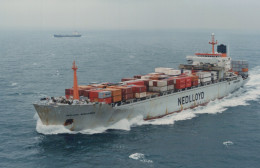 Delcampe - NEDLLOYD MEERLANDIA Container Ship Postcard Size Real Photo #SDM470 - Comercio