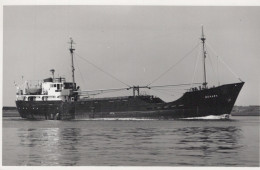 Delcampe - BEMARK Cargo Ship Postcard Size Real Photo #SDM405 - Comercio