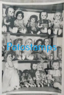 Delcampe - 263795 REAL PHOTO COLECCION DE MUÑECAS DOLLS 17.5 X 24.5 CM NO POSTAL POSTCARD - Fotografie