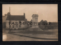 Delcampe - SAINT PIERRE LE MOUTIER - CARTE PHOTO De La Place Et Du Monument - Nievre 58 - Saint Pierre Le Moutier