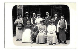 Delcampe - Photo-carte: Groupe Posant Devant Un Café - Caffé