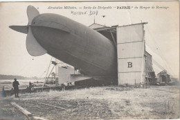Delcampe - 78. MOISSON.CPA .AEROSTATION MILITAIRE. SORTIE DU DIRIGEABLE " PATRIE" DU HANGAR DE REMISAGE - Zeppeline