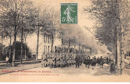 Delcampe - Etablissement Pénitentiaire De FRESNES - La Garde Descendante Dans La Grande Allée Centrale - Très Bon état - Fresnes