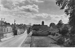 Delcampe - LOUVRES - Vue Générale Sur La Rue De Paris - Très Bon état - Louvres