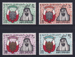 Delcampe - Abu Dhabi 1968 Scheich Zaid / Wappen Mi.-Nr. 45-48 Postfrisch ** - Ver. Arab. Emirate