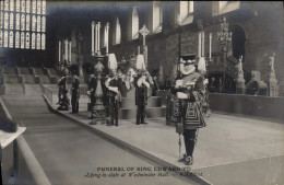 Delcampe - CPA Funerailles Funeral Of King Edward VII Lying On Stat At Westminster Hall - Beerdigungen