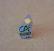 Delcampe - PIN'S CREDIT AGRICOLE ARDECHE - Banken