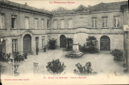Delcampe - CPA Ecole De Soreze Cour Dentere - Ecoles