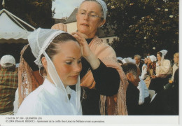 Delcampe - QUIMPER,05/2004 -Ajustement De La Coiffe (bas Léon) De Mélanie Avant Sa Prestation - Photo Bégoc- CMTB 290 - Quimper