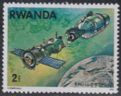 Delcampe - Ruanda Mi.Nr. 839A Raumfahrtunt. Apollo-Sojus, Apollo Nähert Sich Sojus (2) - Sonstige & Ohne Zuordnung
