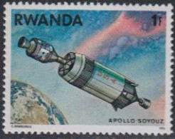 Delcampe - Ruanda Mi.Nr. 838A Raumfahrtunt. Apollo-Sojus, Apollo-Raumschiff (1) - Sonstige & Ohne Zuordnung