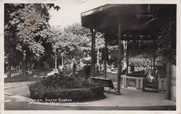 Delcampe - 63 ROYAT SOURCE EUGENIE ET LE PARC DE L ETABLISSEMENT THERMAL - Royat