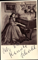 Delcampe - CPA Schauspielerin Renate Schacht Am Klavier Im Abendkleid, Autogramm - Schauspieler