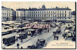 Delcampe - Toulouse CPA Place Du Capitole Un Jour De Marche - Toulouse
