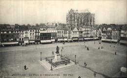 Delcampe - CPA Beauvais La Place De L Hotel De Ville - Beauvais