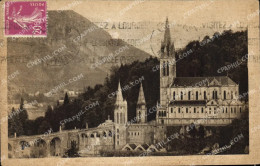 Delcampe - CPA Lourdes La Basilique Vue De Cote - Lourdes