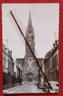Delcampe - CPSM Petit Format - Roubaix -(Nord)- Eglise Du Sacré Coeur (voiture Ancienne Simca 8 ) - Roubaix