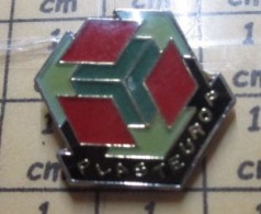Delcampe - Pin415b   MARQUE PLASTEUROP FORMES GEOMETRIQUES COLOREES - Markennamen