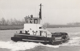 Delcampe - Pieter Coedkoop Tugboat 1975 Postcard Size Real Photo #SDG905 - Schlepper