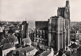 Delcampe - 89 SENS LA CATHEDRALE VUE DE L HOTEL DE VILLE - Sens