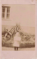 Delcampe - ENFANTS - Petite Fille Souriante Dans Un Jardin - Carte Postale Ancienne - Abbildungen