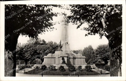 Delcampe - CPA Sedan Le Monument Aux Morts - Sedan
