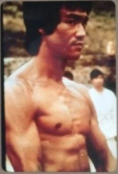 Delcampe - Bruce Lee – Original Color Slide – Outdoor Training Scene – Shirtless Flexing - Diapositives (slides)