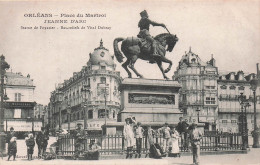 Delcampe - 45 ORLEANS PLACE DU MARTROI STATUE DE JEANNE D ARC - Orleans
