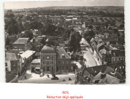 Delcampe - GOURNAY-en-BRAY: Place D'armes Et La Poste Vue Aérienne 10x15 - Très Bon état - Gournay-en-Bray