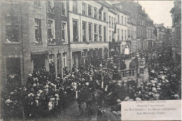 Delcampe - Cpa ATH Cortège 1919 Char De L'Apothéose Le Roi Soldat La Reine Infirmière - LAT03 - Ath