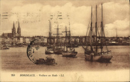 Delcampe - CPA Bateau De Peche Bordeaux Voiliers En Rade - Fischerei