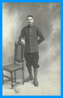 Delcampe - CP PHOTO LOUIS BLANC - MONTELIMAR (26) - POILUS - 52 REGIMENT INFANTERIE * PORTRAIT - SOLDAT - UNIFORME - CHAISE - Montelimar