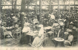 Delcampe - CPA Vichy Un Coin De La Restauration - Vichy