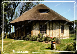 Delcampe - CPM Regard Sur La Normandie France Une Chaumiere - Basse-Normandie