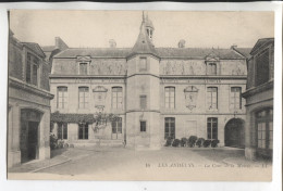 Delcampe - Les Andelys — Cour De La Mairie Avec Entrée Du Palais De Justice — LL N°16 - Les Andelys